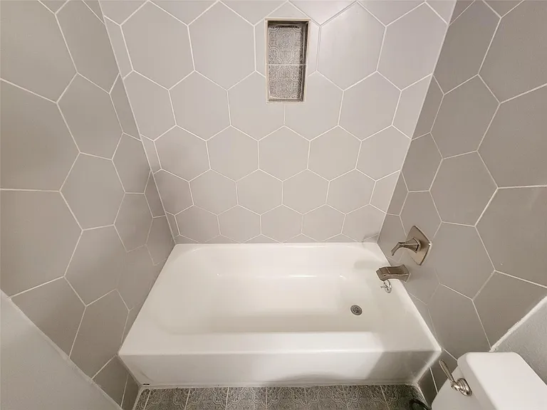 12422 Mylla St — Photo 17
