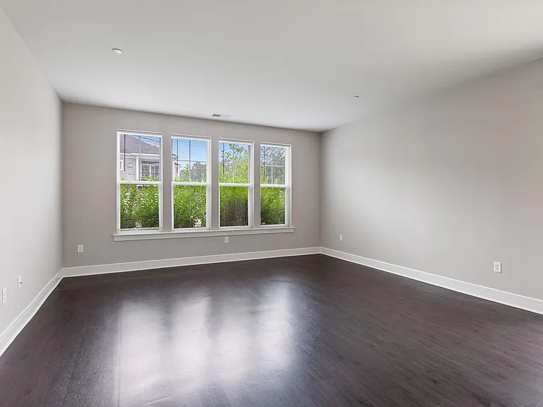 Essex Chase Apartments — Photo 27