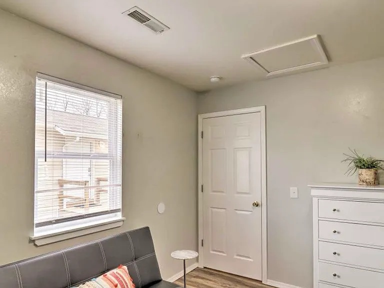 924 Renfrow St — Photo 14