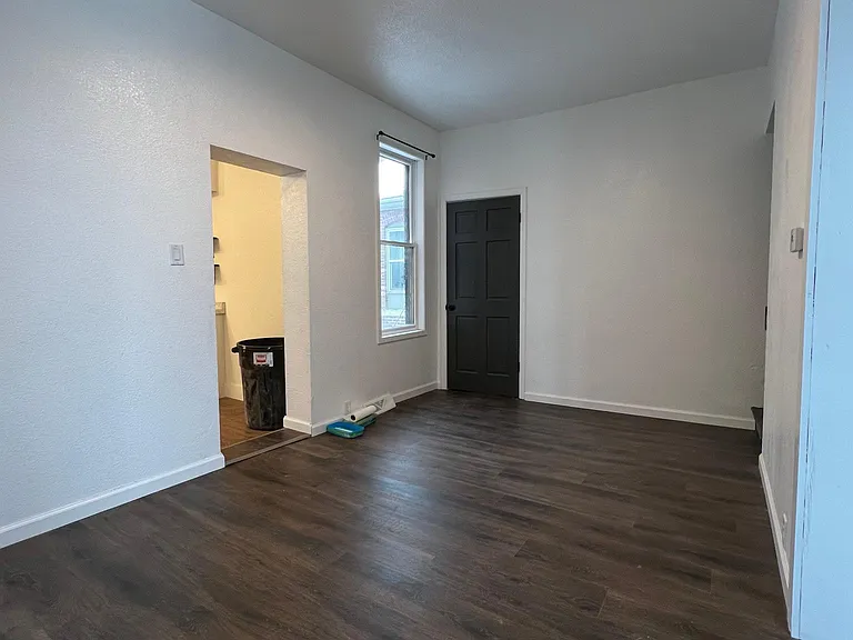 586 Arlington St — Photo 6