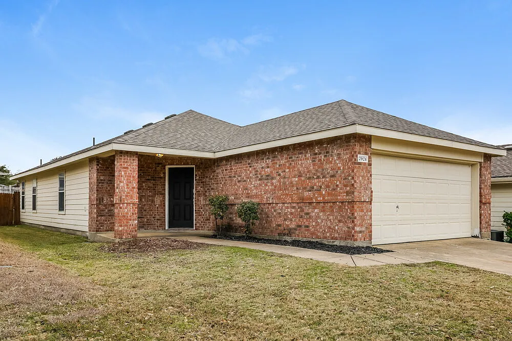 3 bed, 2.0 bath, 1408 sqft, $1,800 — Photo 3