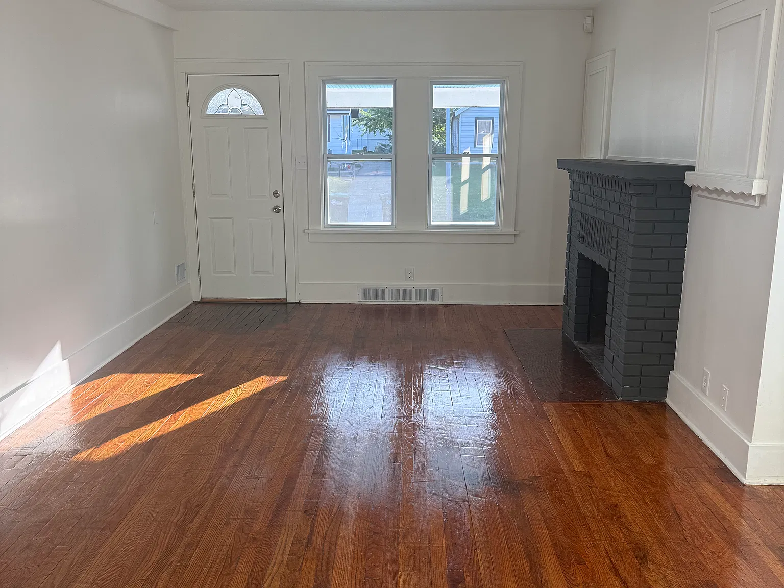 3 bed, 1042 sqft, $1,395 — Photo 2