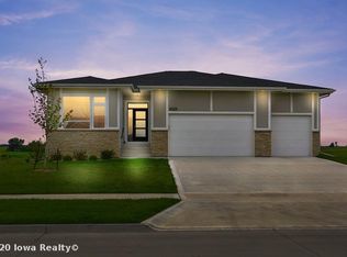 1025 Spruce St, Waukee, IA 50263