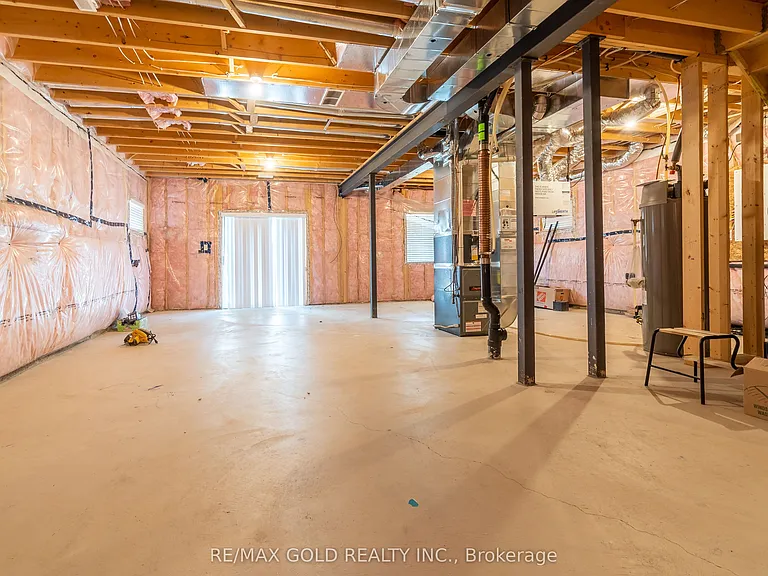 2591 Sheffield Blvd — Photo 45