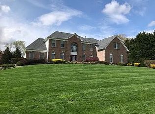 3 Turtle Hollow Dr, Manalapan, NJ 07726