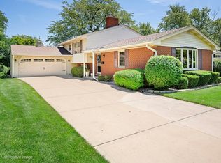 6113 Carpenter St, Downers Grove, IL 60516