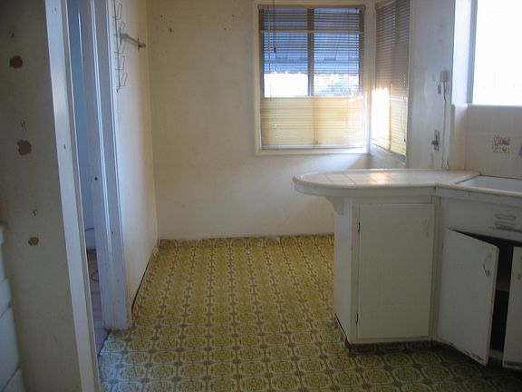 5th image of 232 Suffolk Dr