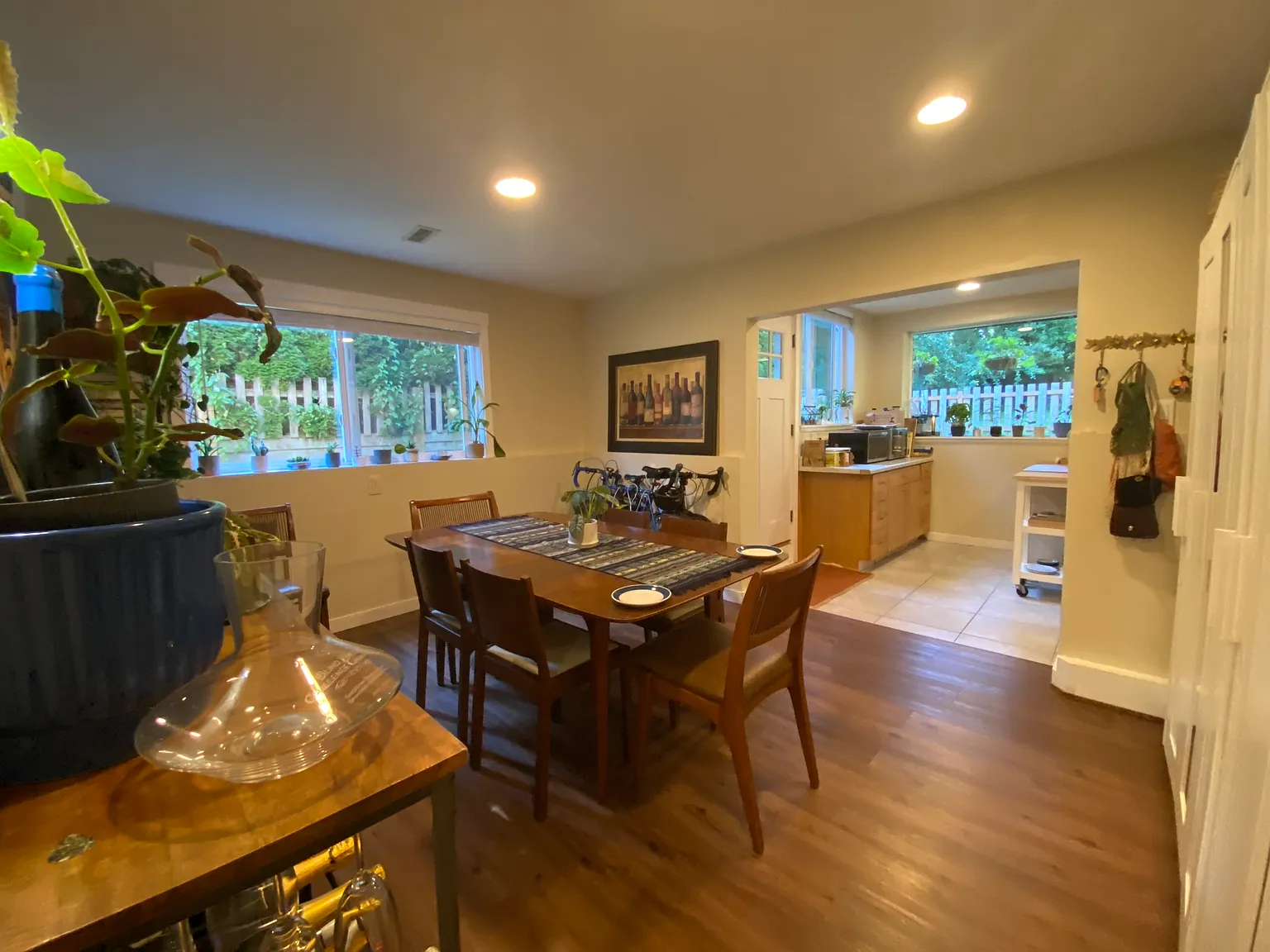 2 bed, 1300 sqft, $2,400 — Photo 4
