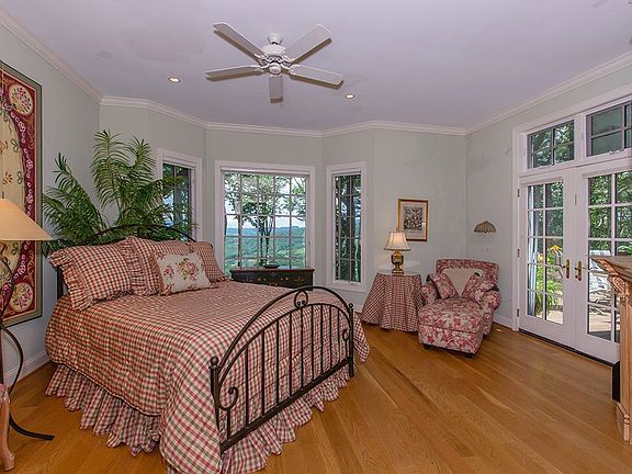 5th image of 415 Summit Park Dr