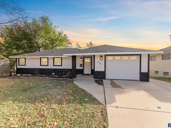 2104 S Cliff Ave, Sioux Falls, SD 57105