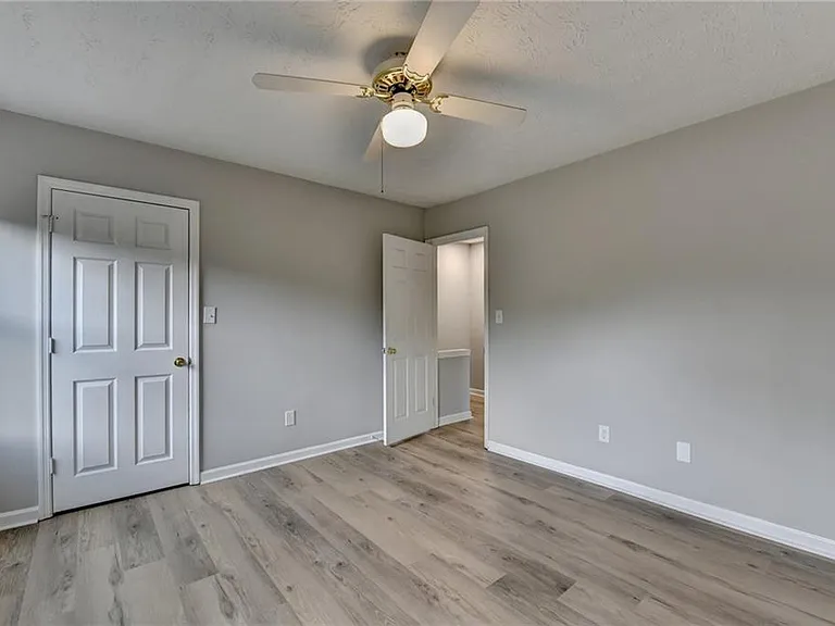 3876 Meadow Creek Dr — Photo 21