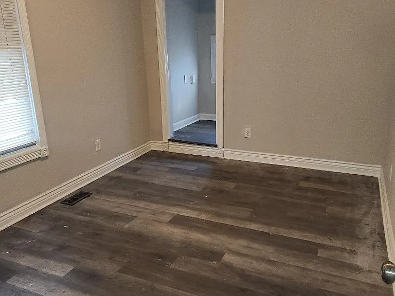 357 S Ogden Ave — Photo 8
