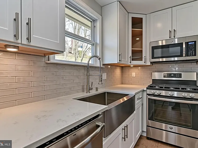 415 Ritchie Pkwy — Photo 12
