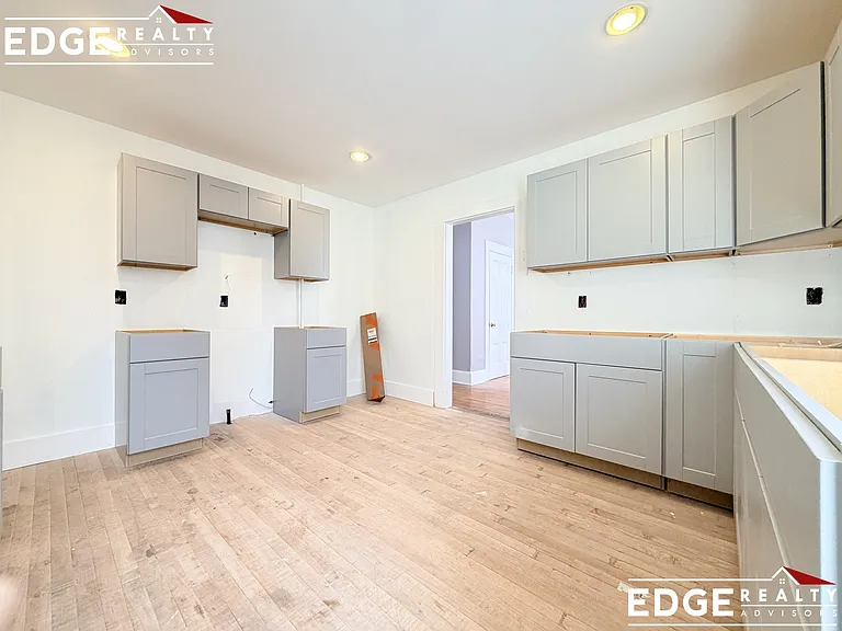 22-24 Everett Sq #1 — Photo 2