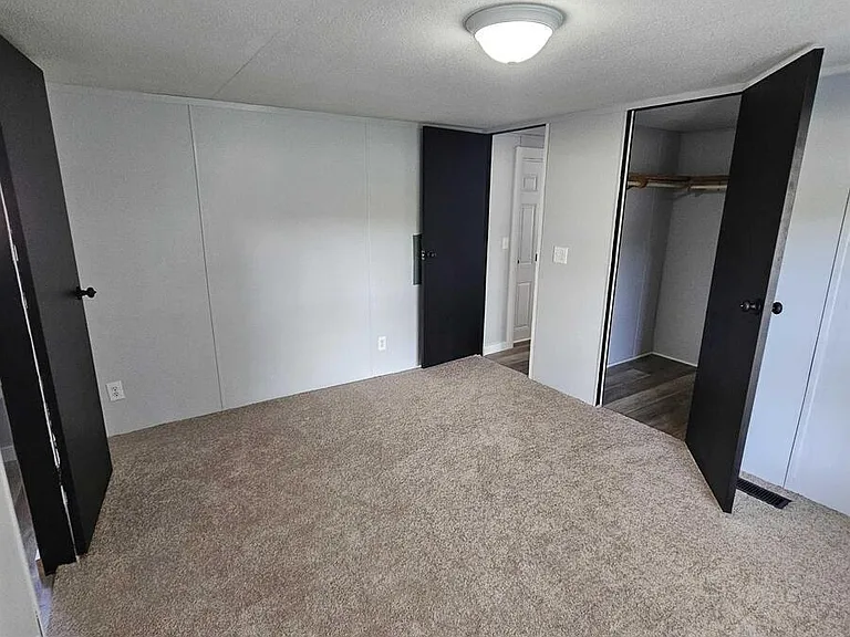 2737 W Washington Ctr #339 — Photo 7