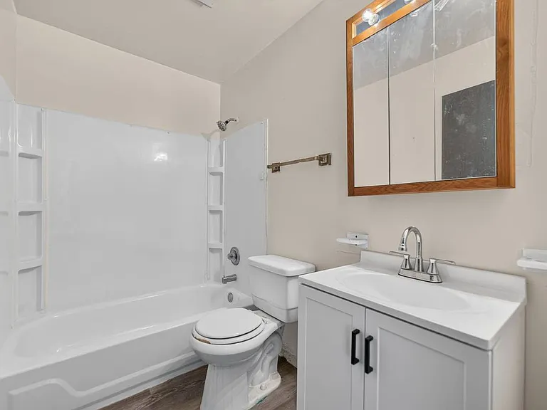450 Perrie Dr #302 — Photo 9