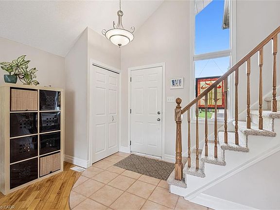 3rd image of 2 Deerchase Ct