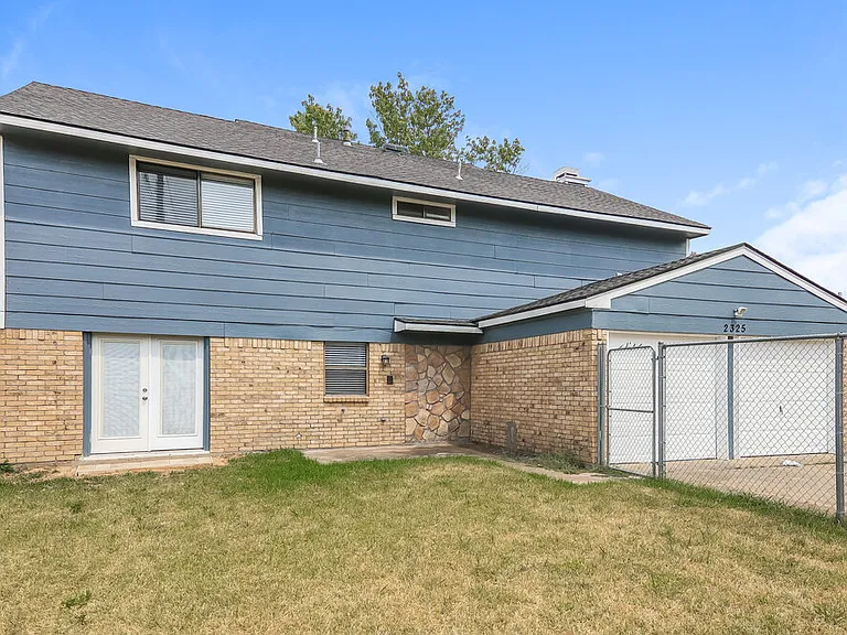 2325 Woodhollow Ave — Photo 17