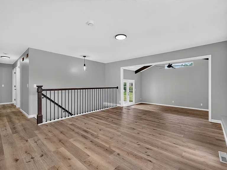 2111 Timber Creek Dr — Photo 4