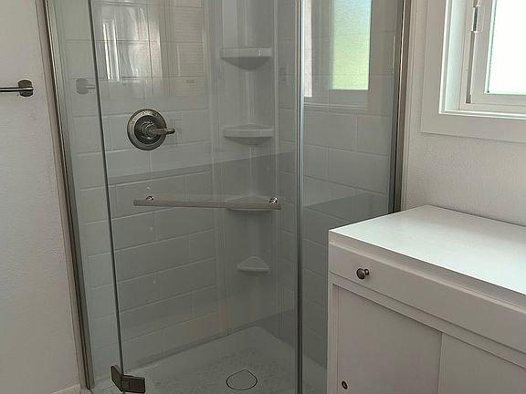 3rd image of 1208 Los Robles Dr