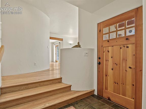 5th image of 887 Oxford Ln