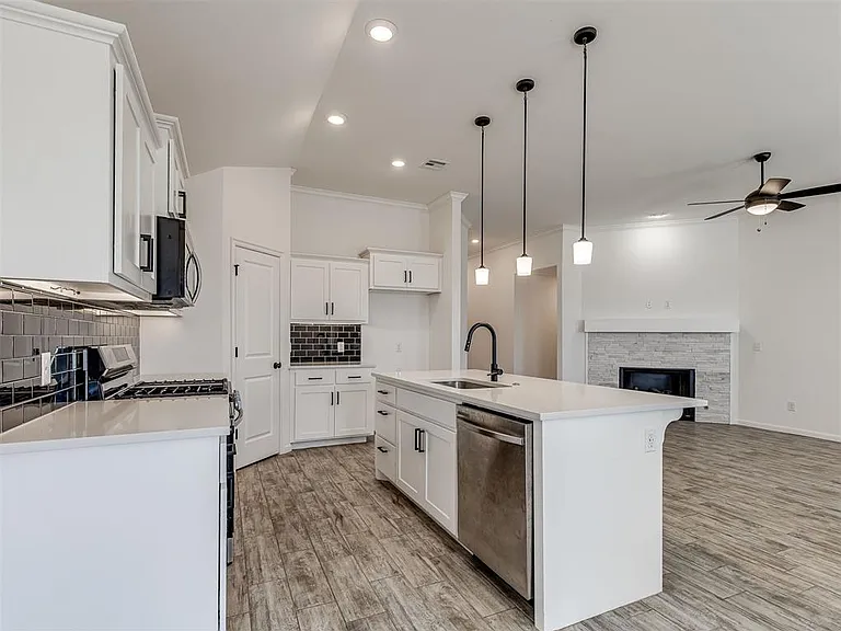 18025 Sunny Stone Ct — Photo 8