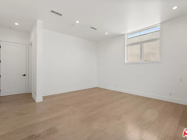 730 Indiana Ave — Photo 5