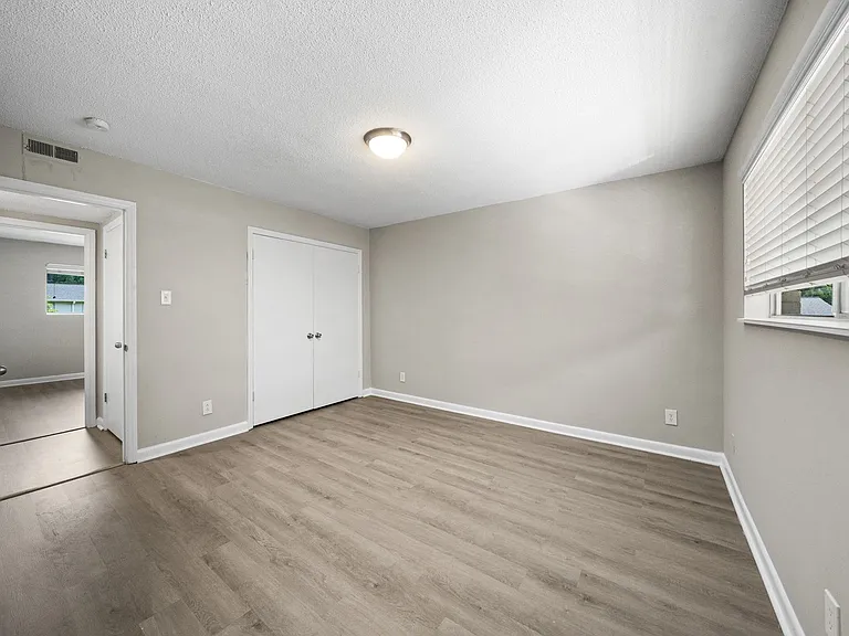 Monarch Apartments — Photo 15