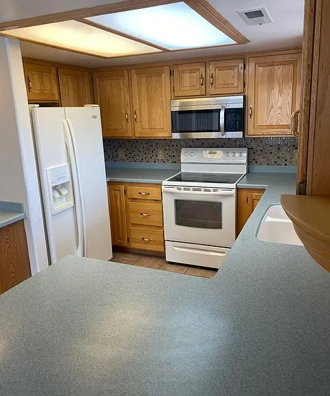 660 E Vermillion Ave — Photo 9