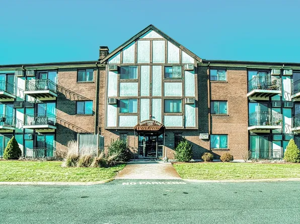 159 Bittersweet Ln APT 107, Randolph, MA 02368