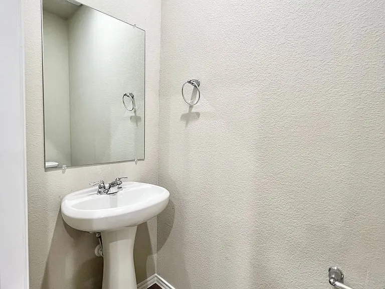 3501 NW Renfro St #204 — Photo 12