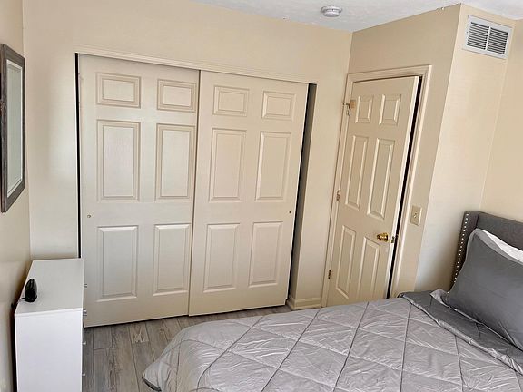 3rd image of 12 W Rose Ave