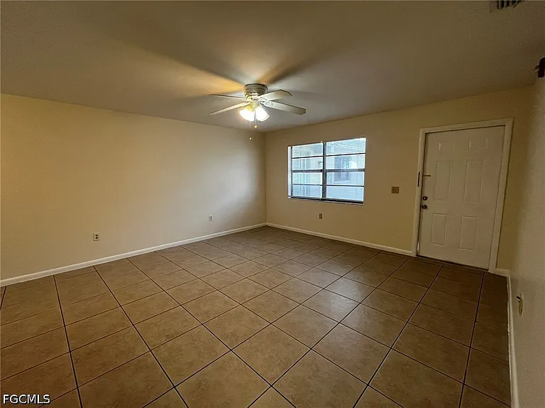 919 SE 8th Ter #7 — Photo 7