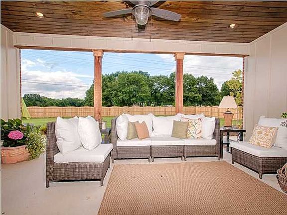 3rd image of 223 Oak Brook Dr