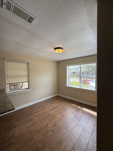 2 bed, 730 sqft, $1,050 — Photo 3