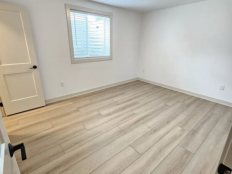 210 E Broadway St — Photo 16