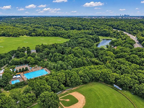 3rd image of 180 Van Cortlandt Park S #5C