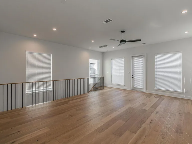 682 W Main St — Photo 10