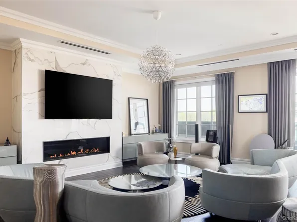 5000 Royal Court #5101, North Hills, NY 11040