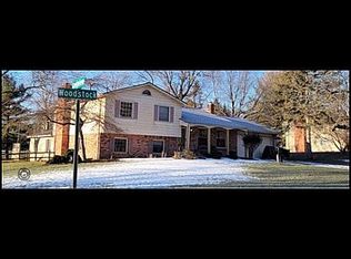13078 Woodstock Dr, Fenton, MI 48430