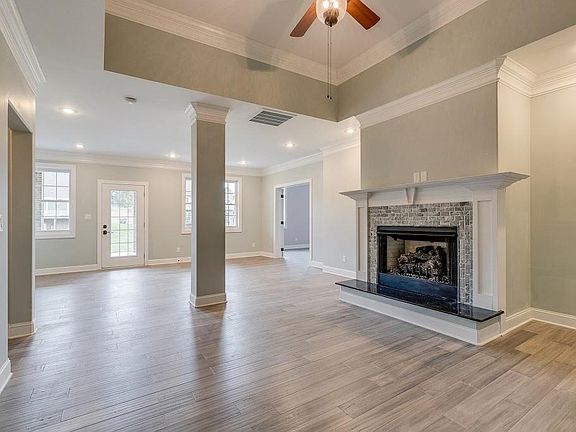 4th image of 5090 Rose Gardens Cir