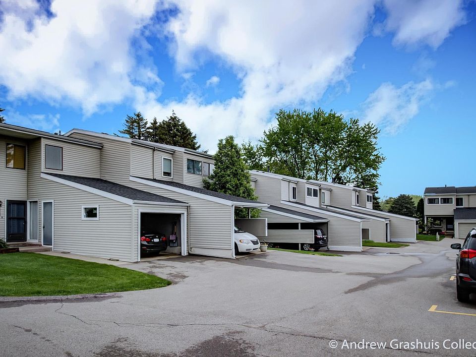 1st image of 2984 Chapshire Dr SE