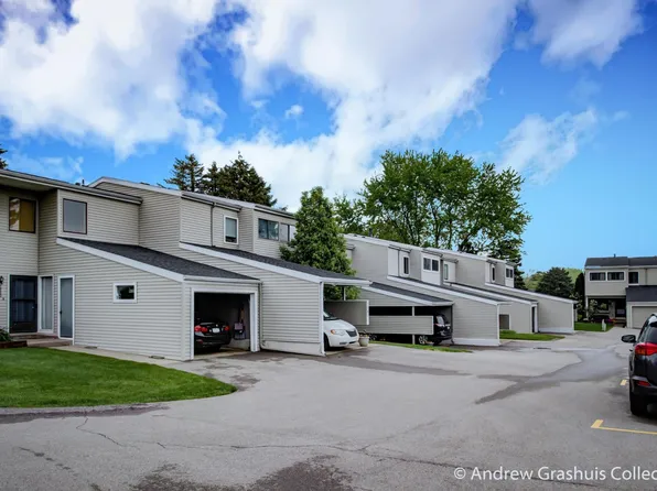 2984 Chapshire Dr SE, Grand Rapids, MI 49546
