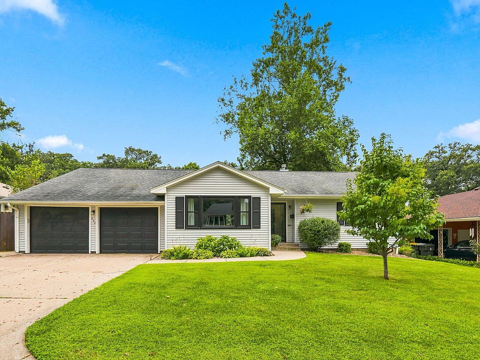 1st image of 222 Hillcrest Dr