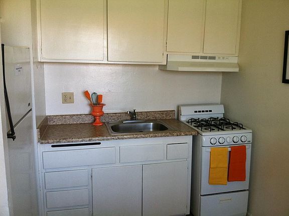 2nd image of 46601 Arabia St APT C3
