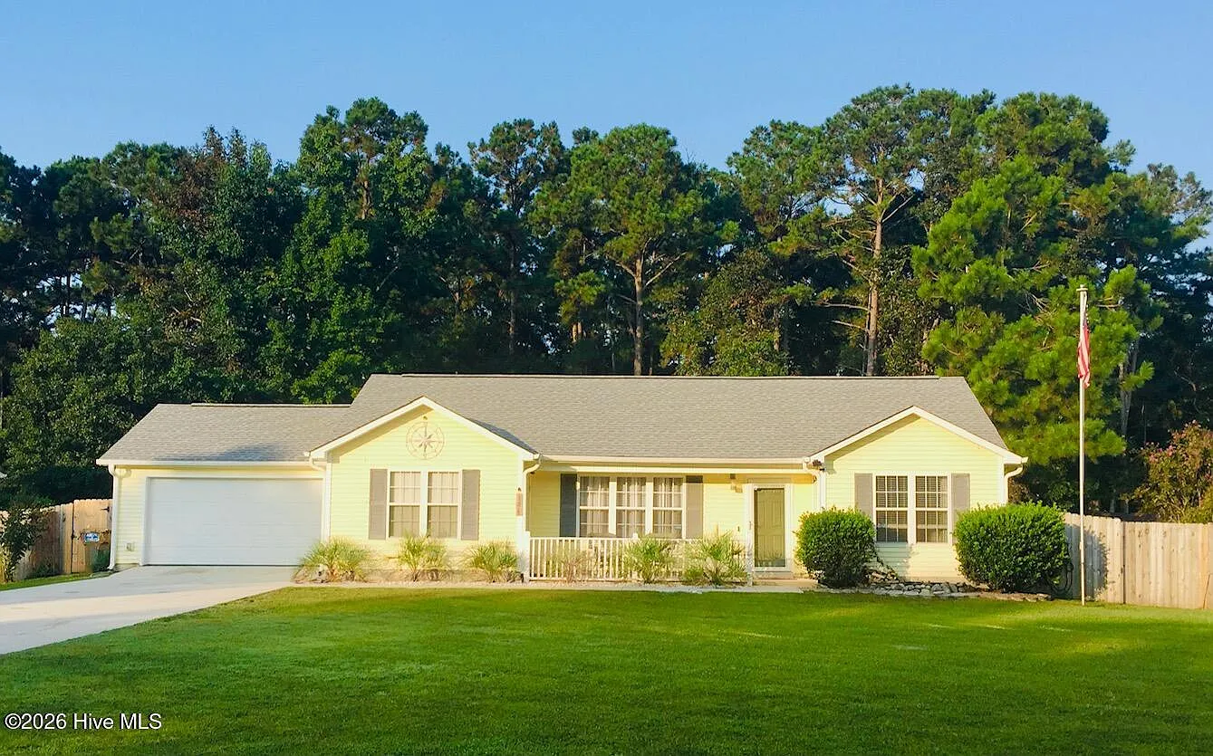 3 bed, 2.0 bath, 1353 sqft, $2,350 — Photo 1