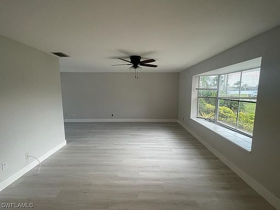 4th image of 428 SE 12th Ct