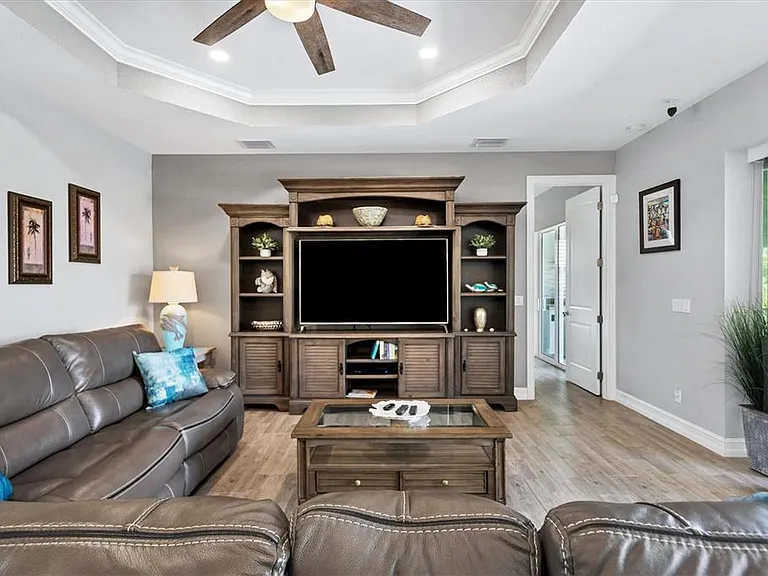 7403 Snow Dr — Photo 13