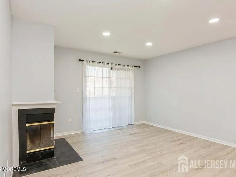 1101 Stoneridge Cir — Photo 2