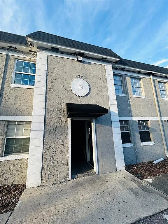 2 bed, 1.5 bath, 992 sqft, $1,250 — Photo 1